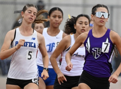 Center is Flashes Nataly Vigil who competed in the Girls 1600m, placing 5th and the 3200m, placing 10th in the CIF Division 3 Prelims. Nataly was recently named one of FHS’s Athletes of the Year. Photo credit Anthony Chavez.