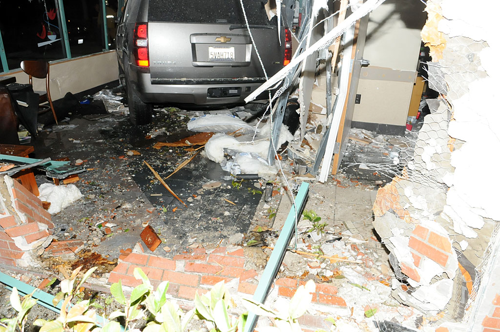 car-crashes-into-starbucks-12-13-11-9.jpg