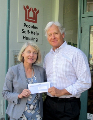 (l-r) Peoples’ Self-Help Housing Development & Communications Director Rochelle Rose CFRE and Randy Weiss, Union Bank Corporate Social Responsibility Officer.
