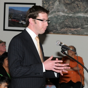 City Attorney Ted Schneider explains the issues of El Dorado Estates to the council at Tuesday night’s meeting.