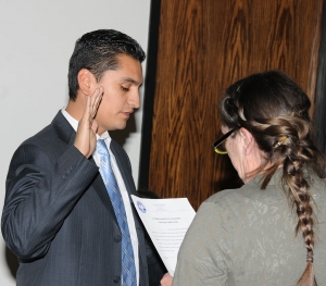 Councilmember Manuel Minjares is sworn in as Mayor at Tuesday night’s meeting.