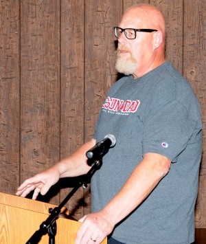At last night’s School board meeting FHS Campus Security Joe Woods spoke in support of the FUTA who wore red to in protest of the actions of FUSD managers.