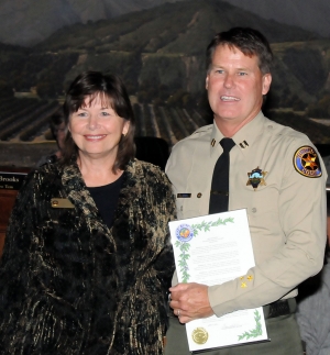 Outgoing Capt. Tim Hagel was presented with a Proclamation from Mayor Gayle Washburn at last night’s city council meeting. Capt. Hagel served the community of Fillmore for three years and will transferring to Thousand Oaks.