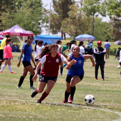 Above is a California United’s 2008G player (right) as she tries to beat out the other player for the ball in this past
weekend’s games. Photos courtesy Erika Arana