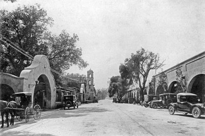“The (new) Arcade” c. 1918 (Ojai Avenue) Ojai, CA – Ojai Valley Museum Photo Archive/Permanent Collection.