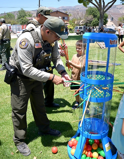 BBQ With Badges, sponsored by One Step A La Vez’s Youth Advisory Council, drew a large crowd who enjoyed the good food, games and each other’s company. Ventura County Search & Rescue Team is comprised of highly skilled operators who are available to respond to various emergencies in Ventura County. Team One Fillmore is an all-volunteer branch of the VC Sheriff’s Office covering all of the county including Frazier Park, Hungry Valley, Mt. Pinos and the 43 miles of coastline. Fillmore Police Department showed up with equipment and full gear to display and educate the community. Pictured far right is Fillmore Chief of Police Eduardo Malagon. Photo credit Angel Esquivel.