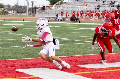 Pictured above is a Flashes JV player making a catch in the endzone to score for the Flashes in last week’s game. Photo credit Crystal Gurrola.