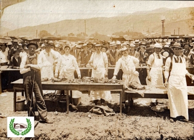 Above is Fillmore’s July 4 barbecue back in 1900. Inset, removing meat from BBQ pit. Photos courtesy Fillmore Historical Museum. More photos online at www.FillmoreGazette.com.