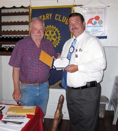 Bill Shiells, Rotary President, recognizes Dave Wareham for his generous donation to Rotary Foundation Permanent Fund.
