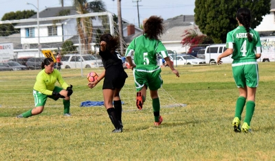 Oxnard’s goalkeeper was unable to handle Jadon Rodriguez’s blast, giving California United a 1-0 lead.