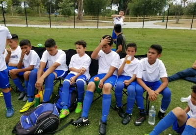 California United Boys U-13 resting and preparing for the second half of the game to begin against the Oxnard Pal. Photo Courtesy of Javi Alcaraz.