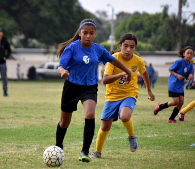 Using her speed, California United’s U-11 player Marlene Gonzales runs out ahead of a Wave midfielder.