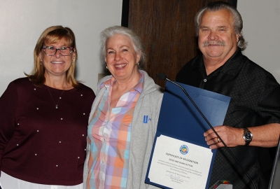 (l-r) Mayor Diane McCall presenting a Certificate of Appreciation to Diane & Steve Sutton for being active and positive community leaders by providing a tree topper for the City of Fillmore’s Holiday Tree.