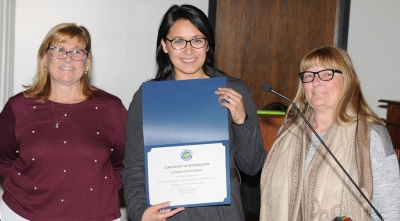 (l-r) Fillmore Mayor Diane McCall presenting a certificate to La Fondita Restaurant who was recognized for “Best Tamle Award” at Fillmore’s First Annual Santa Stroll Tamle Taste Off held on December 14, 2017.