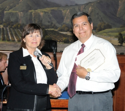 Fillmore Fire Chief Rigo Landeros accepts a proclamation from Mayor Gayle Washburn on behalf of the City’s Public Works Department at Tuesday night’s City Council meeting.