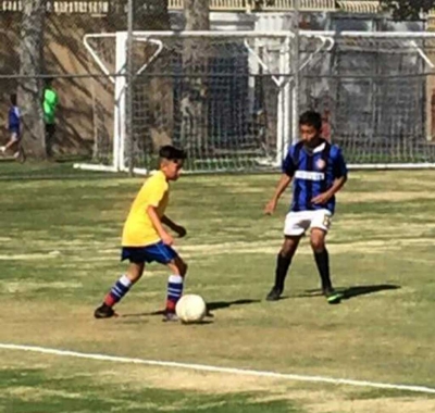 California United player Ivan Espino sets up the play on the sideline versus a lone Torino defender. Photo courtesy Irma Espino.