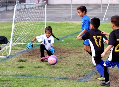 California United 2013 Girl’s goalie stops the ball to keep the Oxnard players from scoring in their game this past Saturday. Photo courtesy Nancy Vaca.