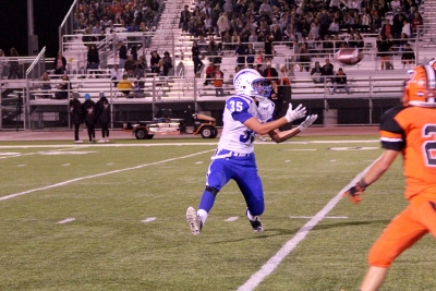 Varsity #35 Emilio Hernandez Making a catch for the first down