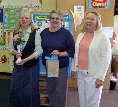 Pictured (l-r) are Janie Munoz, Dorothy Hunt and Elaine Basford.