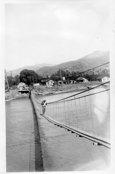 1928 Flood foot bridge over Santa Clara looking from Bardsdale towards Fillmore
