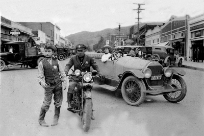 Earl Hume in the movies with Tom Mix.