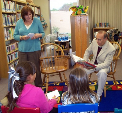 Joe and Terri Aguirre from Aguirre Financial Insurance Services read to the children.