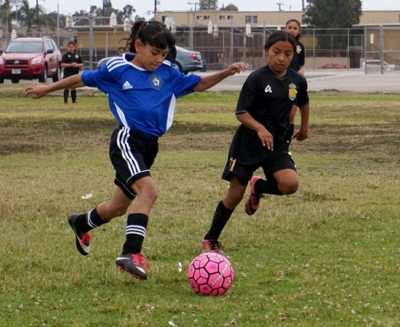 California United U-10 Girls player as she tries to make her way up the field past Oxnard Real’s defense at last Saturday’s game. Photos courtesy Susan Torres.