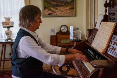 On Friday, August 2, Kevin Shaffer played the organ at the Hinckley House for members and friends of the Fillmore Museum to enjoy. Photo courtesy of Andrea Recendez.