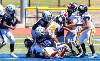 Above is a group of Raiders Bantam Black players shutting down the Ventura Packers players to keep them from advancing. Photo credit Crystal Gurrola.