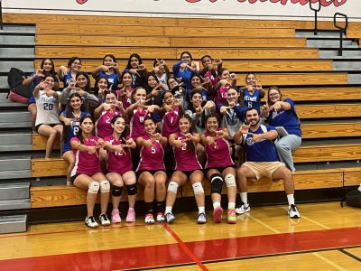 Last week Fillmore Flashes Girls Volleyball played longtime rival Santa Paula Cardinals. Pictured above are both teams smiling together for a group photo after their matches. Photo credit Coach Agustin Tabita.
