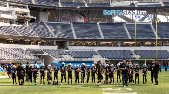 Friday, November 10, the 126 Raiders Freshman took to the field at SoFi Stadium for the GCYFL National Conference Super Bowl for the 2nd year in a row. Going into the game the 126 Raiders were 6 – 2 on the regular season they played hard, but fell short to the Calabasas Rams 24 – 0. Photo credit Crystal Gurrola. 
