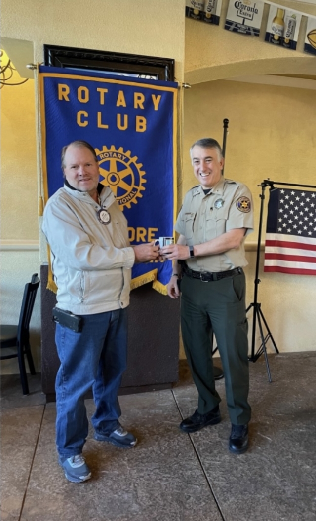 Pictured (l-r) is Fillmore Rotary President Scott Beylik with Ventura County Sheriff Commander Garo Kuredjian. Garo, former Chief of Police in Fillmore, gave a presentation to the club about his new position as commander at the Ventura County Pretrial Detention Center. Photo credit Carina Montoya.