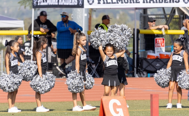 Raiders Bantams Silver D2 Cheerleaders during the game against the Oxnard Knights. Photo credit Crystal Gurrola.