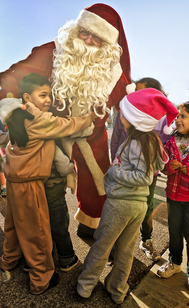 Wednesday, December 19, Santa Claus was welcomed with smiles and hugs from children who had been waiting for him to arrive at the Fillmore Fire Department/Sheriffs Department Toy Giveaway. Several children lined up with their parents to receive a toy and to take a picture with Santa Claus. Photos courtesy of Bob Crum.