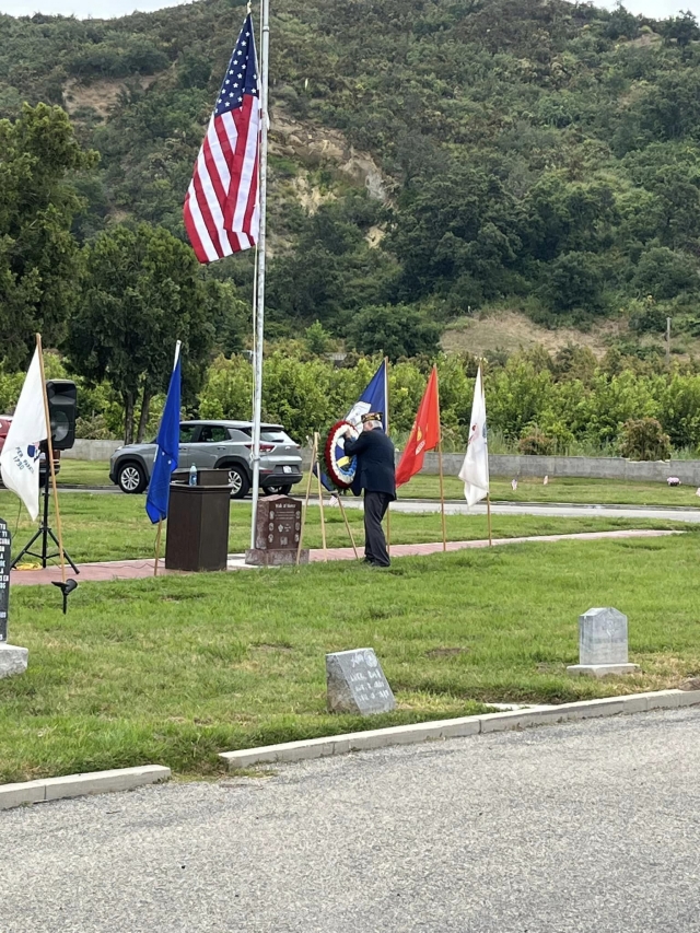 On Monday, May 29th at 11am, Bardsdale Cemetery held a Memorial Day Ceremony featured speaker this year was Marc Allen.
Reverend Bob Hammond, of St. Stephens Anglican Church, gave the Inspirational Message. Assisting the ceremony was VFW Post 9637, Boy Scout Troop 406, Cub Scout Troop 3400 and Bill Morris. The Boy Scouts and Bardsdale 4H put out the American flags as well as picked them up.