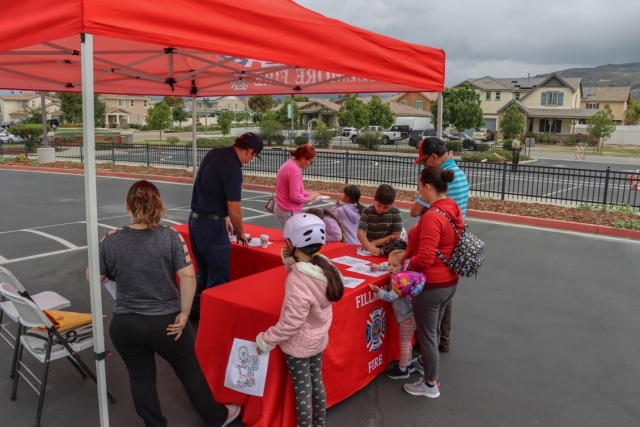 On Saturday, September 30th, the Fillmore Citizen’s Patrol hosted their Annual Bicycle Safety Rodeo at Rio Vista Elementary School along with help from the Fillmore & Ventura County Fire Department, and Ventura County Sheriff’s Office. The overall goal was to educate parents and children about the safety aspects of riding a bicycle, skateboard, or scooter on streets. A Bicycle Safety Rodeo is a safety clinic where young riders can learn about proper safety and the rules of the road. There was a bicycle safety course chalked out for basic riding skills and more. Photo credit Angel Esquivel-AE News.