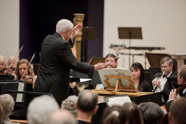 Dan Geeting conducting the University Symphony during a Christmas Festival Concert.