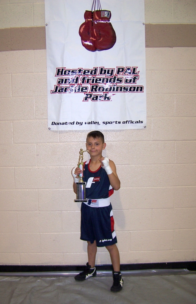 The Fillmore Boxing Club's Diego Amezcua competed this weekend at the Jackie Robinson Park Boxing Show in Littlerock, CA in the 65 lb. weight class. His debut match vs. Abraham Alvarez of Wilmington Boxing Club was three rounds of one minute duration. Amezcua's next bout is scheduled for September 8th in San Fernando.