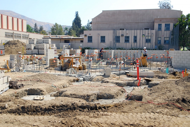 Fillmore’s new swimming pool is finally taking shape. The not-quite Olympic-size pool is expected to be open for business before the end of January, 2009. The entire swimming complex is right on schedule for completion.