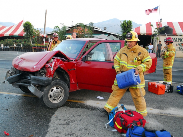 A two car collision took place on Highway 126 Thursday afternoon. According to witnesses a Ford Explorer was
making a left turn out of Francisco’s Fruit Stand and failed to see the eastbound Dodge pickup. Injured drivers were transported to a Santa Clarita hospital with undetermined injuries. This is the second similar accident at the same location during the past month.