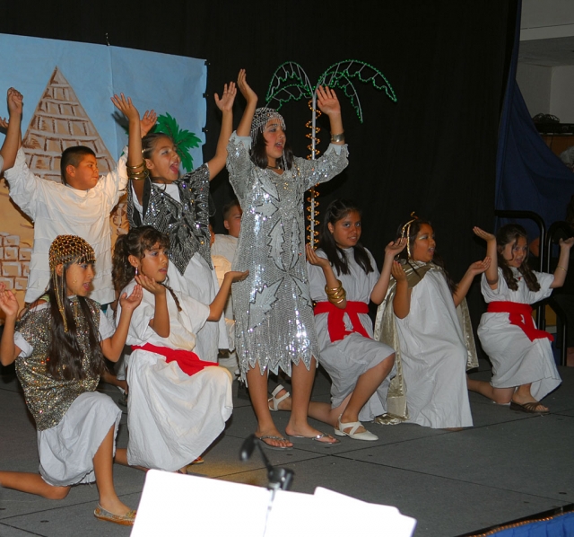 Fourth grade and Sespe School GATE students presented the play “Egypt, the Musical” on May 21st, written and directed by teacher Mr. Spalding.