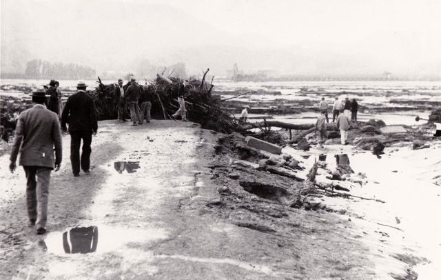 The remains of the Bardsdale Bridge after the flood. Photos courtesy Fillmore Historical Museum.