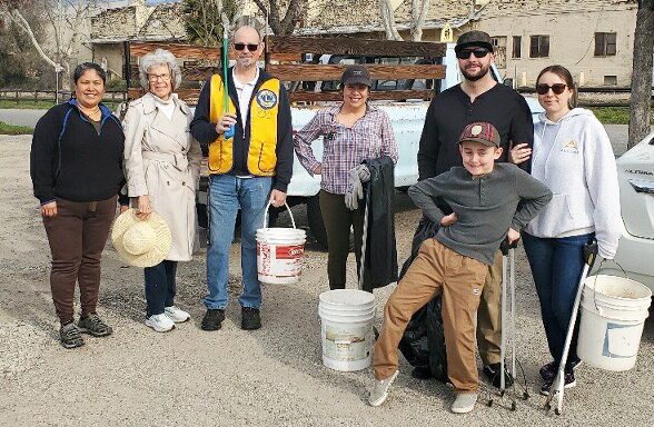 Fillmore citizens, Fillmore Lions and Rotary Clubs, and Scout Troop 3406 have teamed up with the Soroptimist Club for “Clean Fillmore Bike Paths” the third Saturday of each month at 9am by Taco Llama, old Telegraph & A Street. Photo courtesy Stephen McKeown.