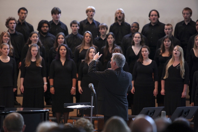 Wyant Morton conducting the 2009 Homecoming Choral Concert