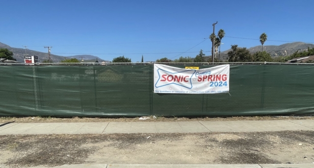 Sonic is finally making its way to Fillmore! The first Ventura County Sonic Drive-In is anticipated to be built at the northwest corner of Orange Grove and Ventura Street (SR-126). In October 2018, The Gazette reported it was slated to open in summer 2019, but Covid-19 and other factors caused its delay. In 1958, Top Hats existed in Enid and Stillwater, Oklahoma. However, only four opened, because the name was already copyrighted to another business. Echoing the jet age, Top Hat’s slogan was “Service with the Speed of Sound,” so the new name “Sonic” was chosen. There are now 80 Sonic’s in California alone. Photo credit Angel Esquivel-AE News.