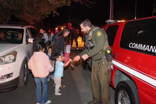 On Sunday, December 15, Fillmore Patrol Deputies, in conjunction with our Fillmore Fire Department, had the honor of escorting Santa through the neighborhoods of Fillmore to provide some deserving children with gifts! Thank you to Santa and all his wonderful helpers who were able to make the night so magical! Photo credit Angel Esquivel. 