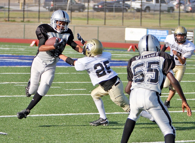 Hugo Magana breaking a tackle and heading for paydirt.