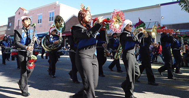 Above is the Fillmore High School Marching Band during this year’s Lions Club Christmas Parade marching and playing for all to hear as they strut down central Avenue. Inset, are the Classic Cars decorated as they stroll downtown Fillmore. Photo credit Sebastian Ramirez. 