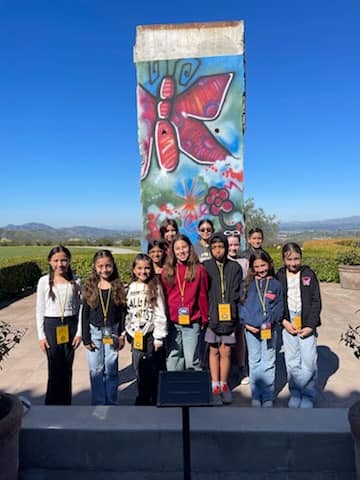 Pictured right, is the 5th grade students from Mountain Vista Elementary who had the opportunity to visit the Ronald Reagan Presidential Library and Museum. They were able to learn about and experience our nation’s history and government. Photo credit https://www.facebook.com/504261341700301/posts/920578823401882.