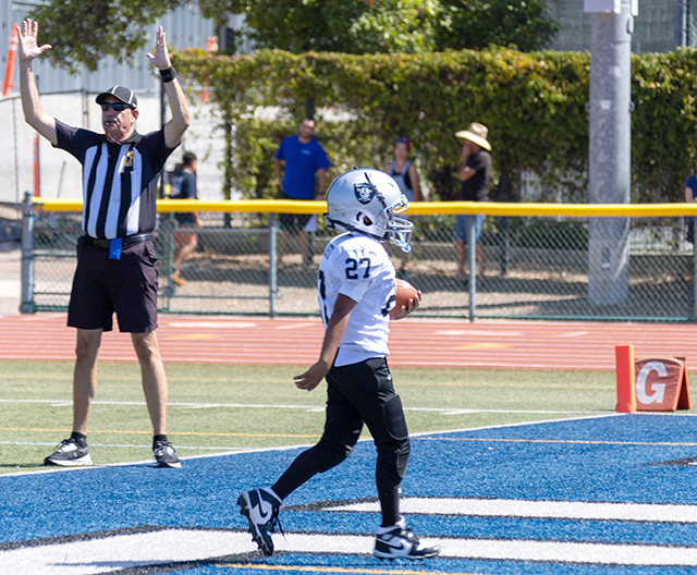 Above and below action photos from the Fillmore Raiders Banatams game against Camarillo Stingers. Photo credit Crystal Gurrola.